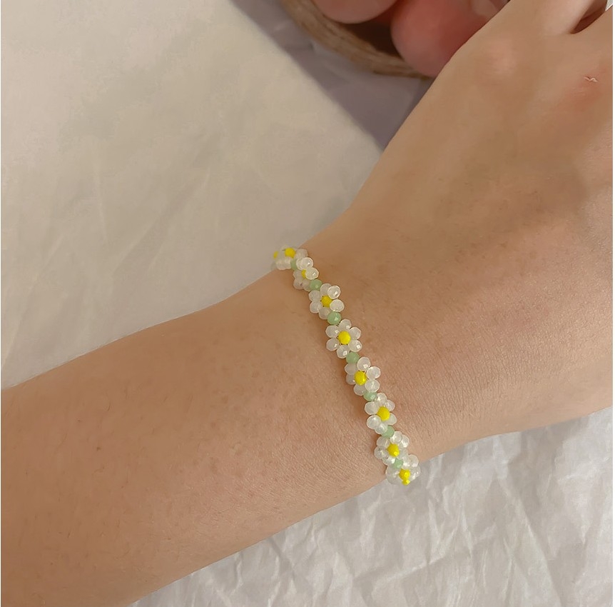 Flower Bracelet in Yellow, Blue and White Beaded Daisy Bracelet