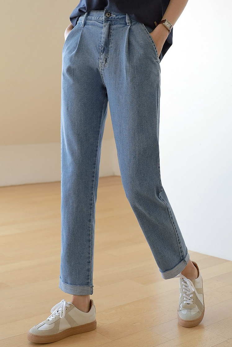 So Comfort Light Pintuck Roll Up Jeans