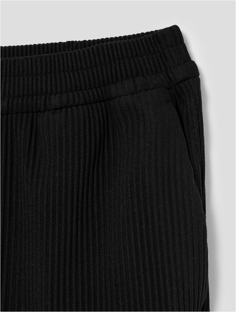 Pleats Fabric Semi Wide Pants Black