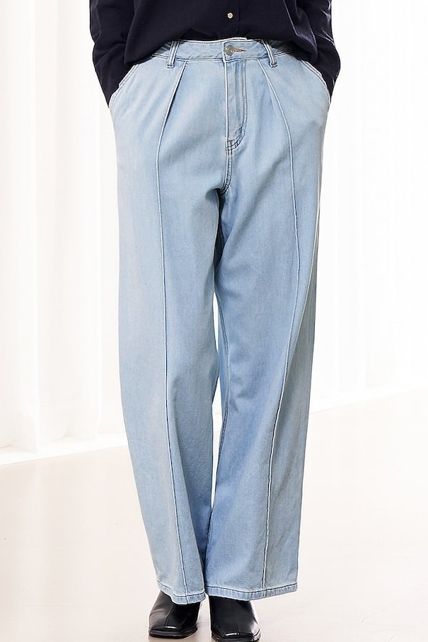 One Tuck Denim Wide Fit Pants Sky Blue