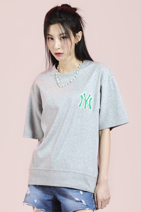 MLB Korea Unisex Basic Medium Logo Oversized Organic Short Sleeve Tee Shirt NY Yankees Melange Gray