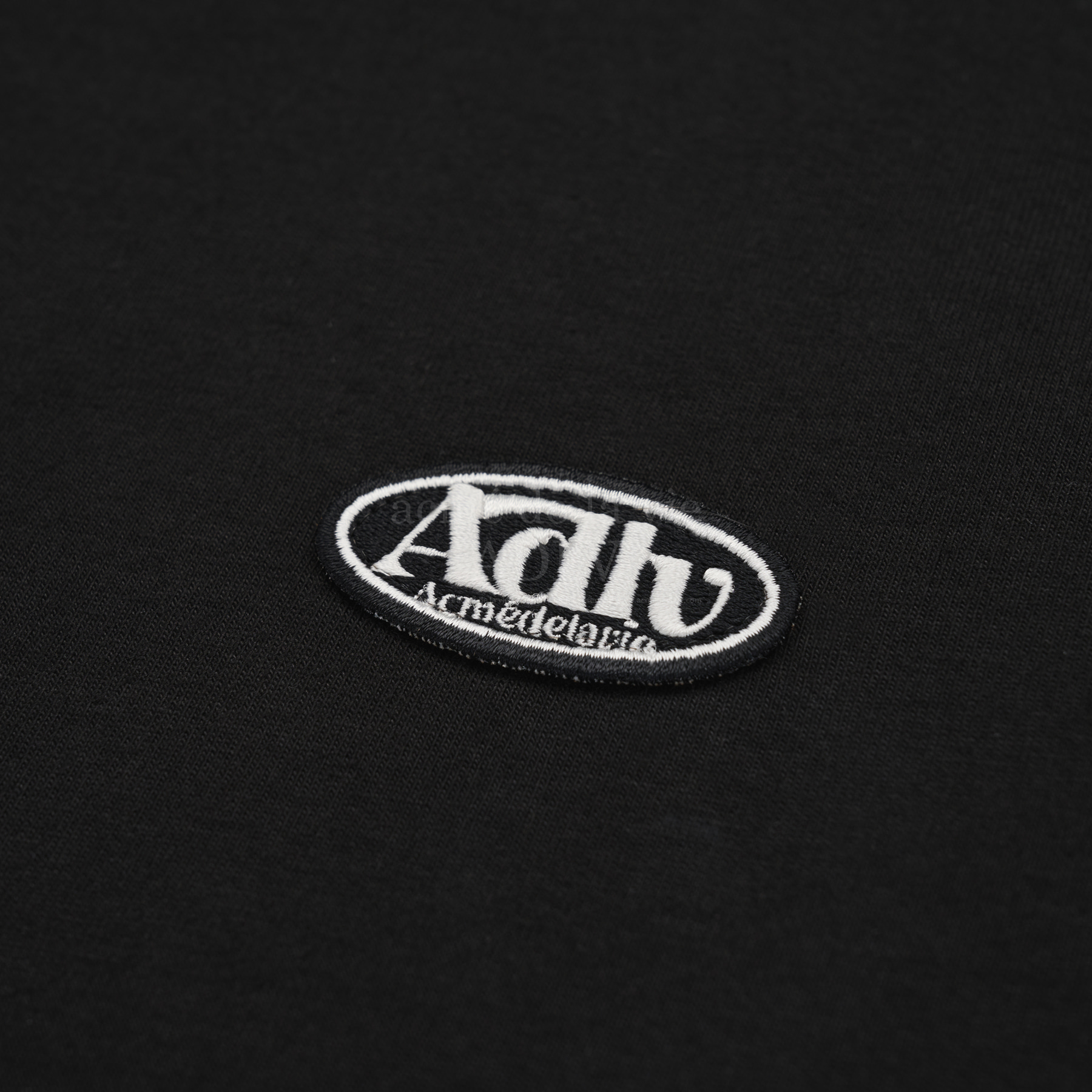 acme de la vie Adlv Circle Wappen Crop Short Sleeve Tee