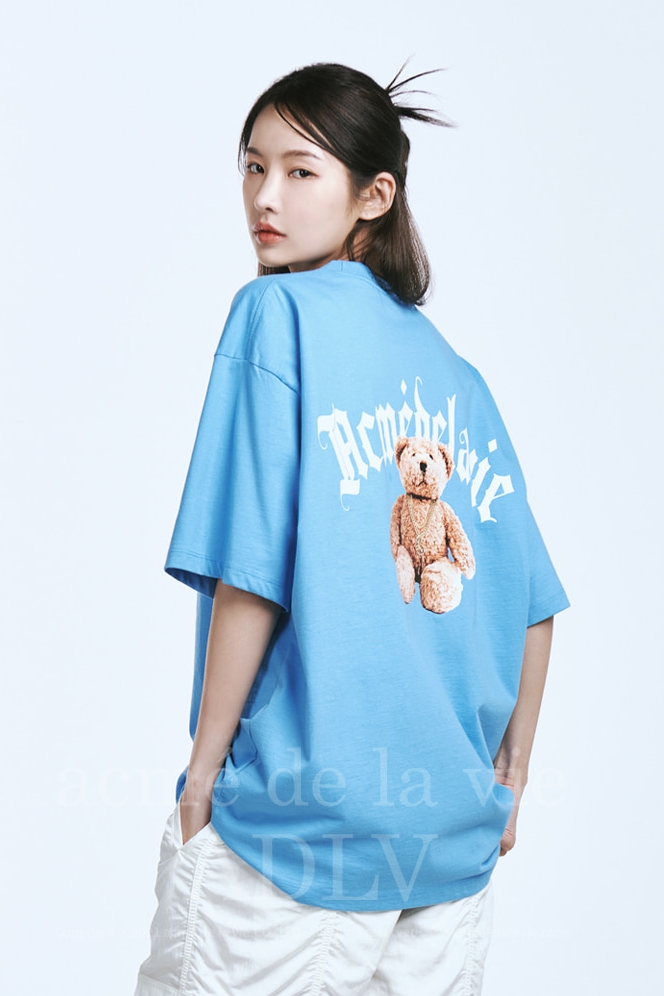 acme de la vie Unisex Gold Chain Bear Doll Short Sleeve Tee