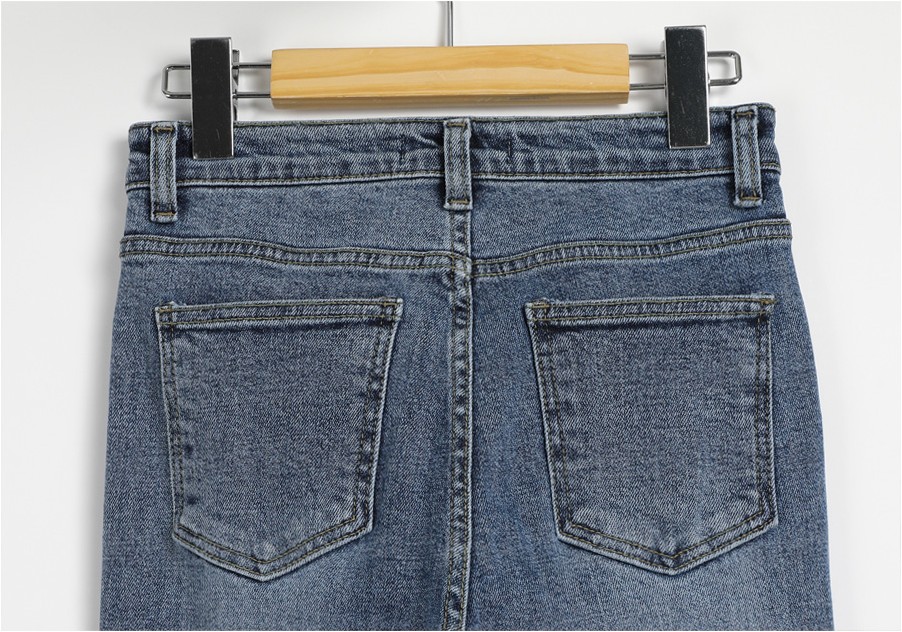 【BAON】Ekiro banding pin tuck denim pants PARIGOT_color2_front.jpg