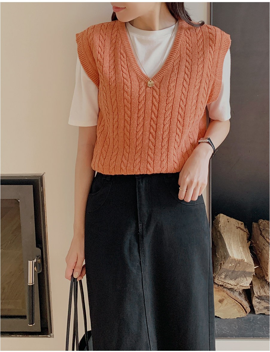 TWEE Jerry Cable V Neck Knit Vest | Vests for Women | KOODING