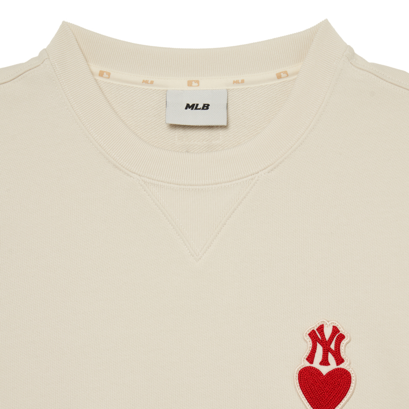 MLB Korea - Heart Back Big Logo Sweater Ivory / M