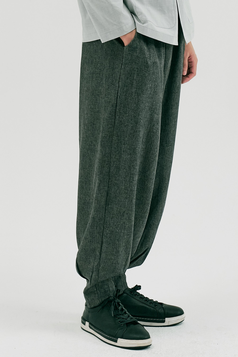 DOLSILNAI Tie-up Jogger Pants Io13b453 | KOODING
