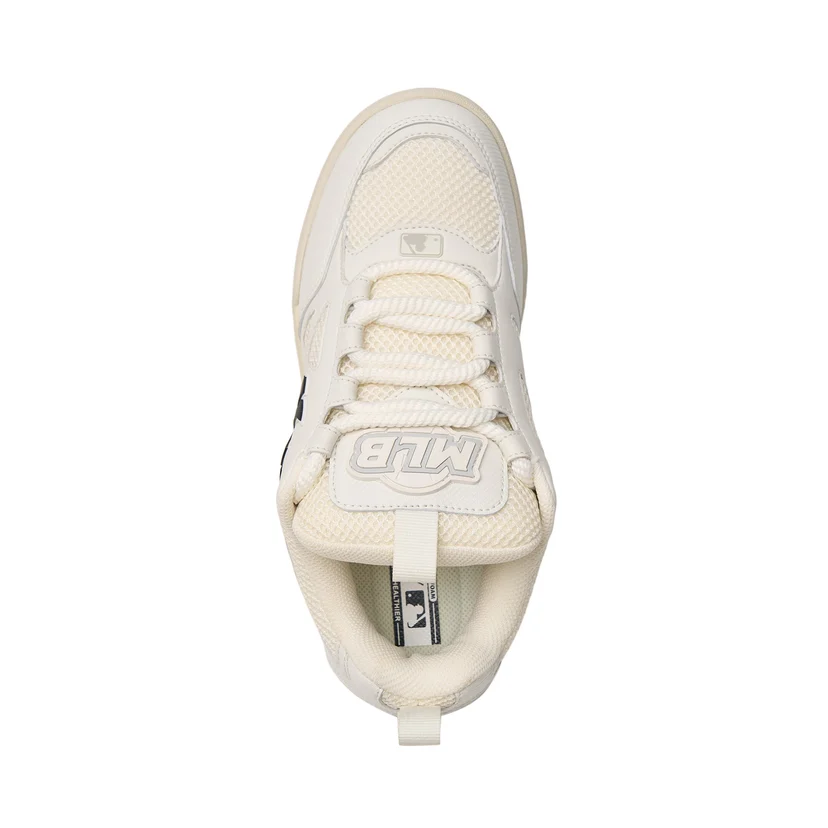 MLB Unisex Chunky Wide Strike NY Yankees White | Comfort for