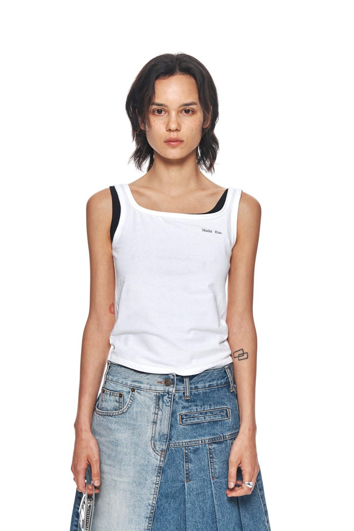日本初の Logo Sleeveless Neck Square Kim Matin Top Basic | White In 帽子