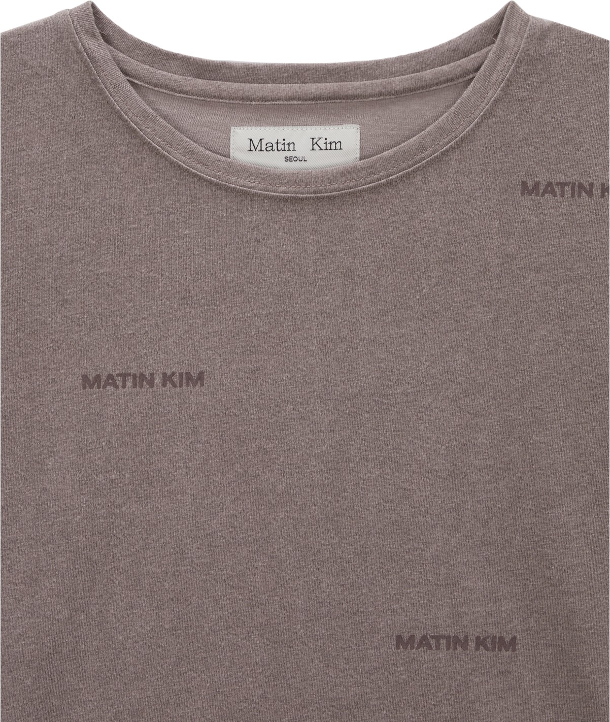 Tシャツ・カットソー [MATINKIM]matin small logo crop top in cocoa Matin Kim Matin Small Logo Crop Top In Cocoa | Basic Tees