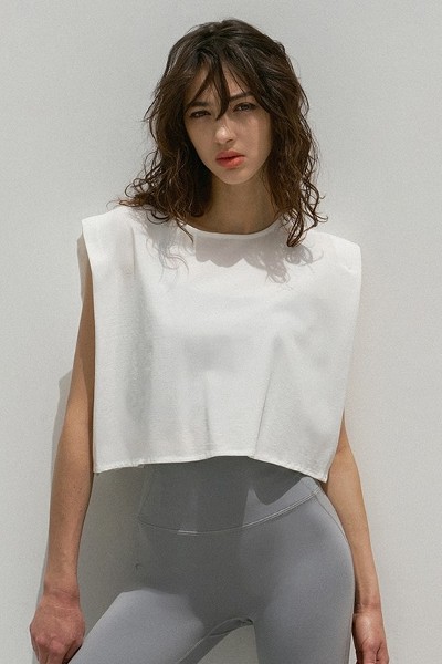 ★MATIN KIM★MATIN EMBROIDERY LOGO TOP★ Matin Kim Matin Embroidery Logo Top In White | Basic Tees