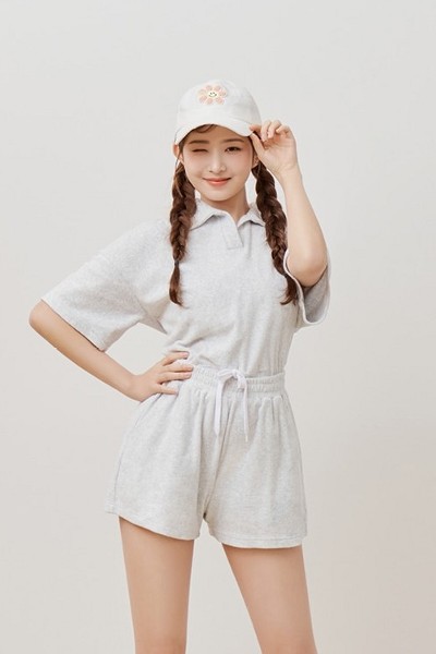 acme de la vie Adlv Circle Wappen Crop Short Sleeve Tee