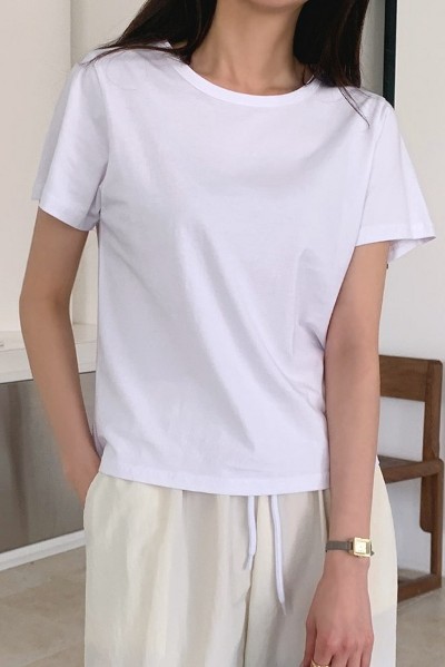 Tシャツ・カットソー [MATINKIM]matin shade logo top in white Matin Kim Matin Shade Logo Crop Top In White | Basic Tees
