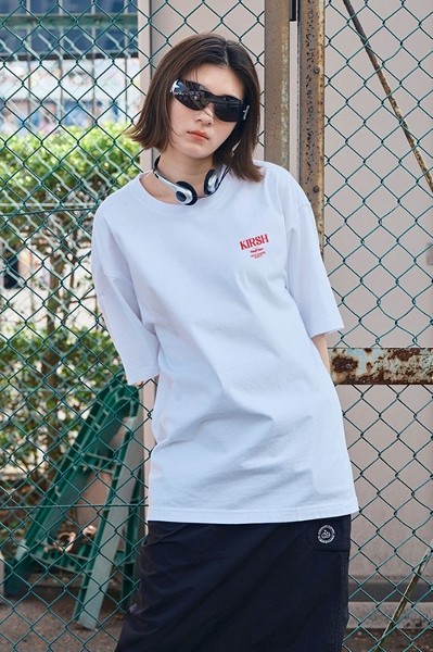 KIRSH Witty Bunny Tomboy Crop Tee Shirt Navy | Basic Tees
