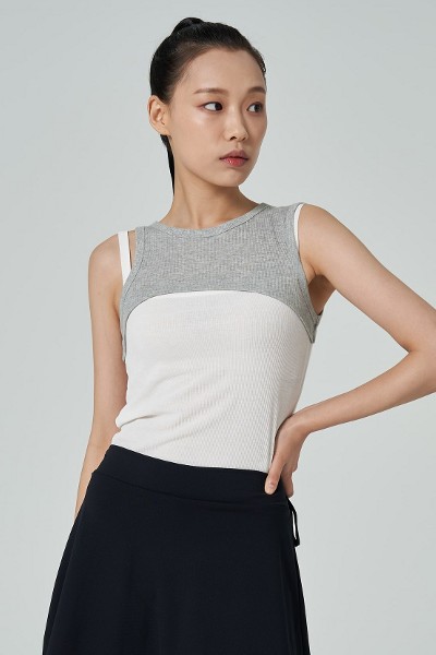 Matin Kim Shadow Top In Black | Basic Tees for Women | KOODING