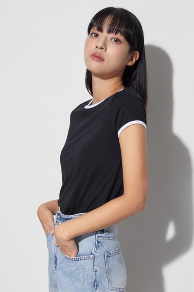 トップス MATIN SHADE LOGO CROP TOP IN BLACK Matin Kim Matin Shade Logo Crop Top In Black | Basic Tees