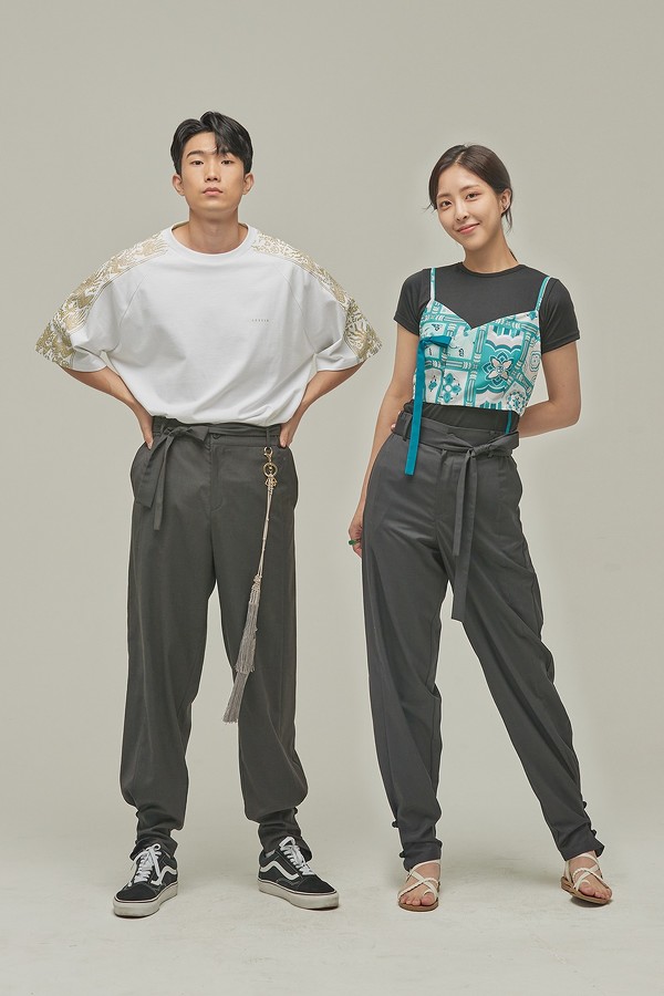 パンツ Ice Hidden Banding Two Tuck Wide Slacks (2color) LEESLE Hidden Banding Wide Slacks 2 | KOODING