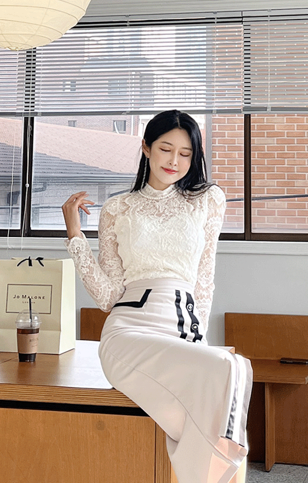 2点skirtとスクエア半袖ホワイト おまとめ Sequin Lace Top and Floral Skirt Two-Piece Dress | David's