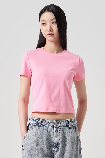 Tシャツ・カットソー [MATINKIM]matin shade logo crop top in pink 764hwatpsr.jpg?v=1752571654