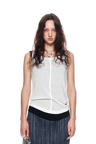 Matin Kim Shadow Top In Black | Basic Tees for Women | KOODING