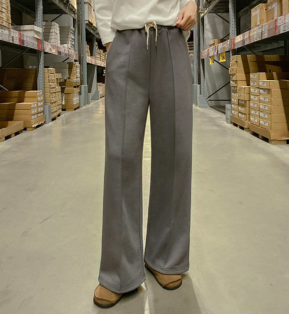 ☆韓国の人気☆【COVERNAT】☆(W) SEMI BOOTCUT SWEATPANT.S☆ Covernat Unisex Authentic Logo Sweat Jogger Pants Beige