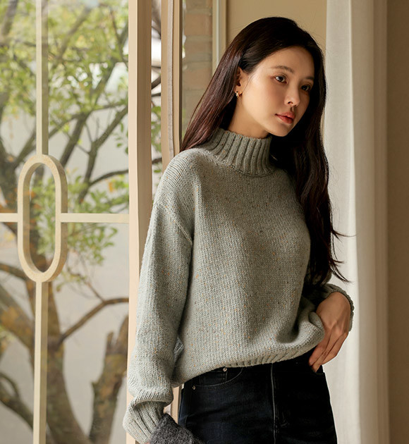 Covernat Unisex Crop C Logo Turtleneck Knit Ivory