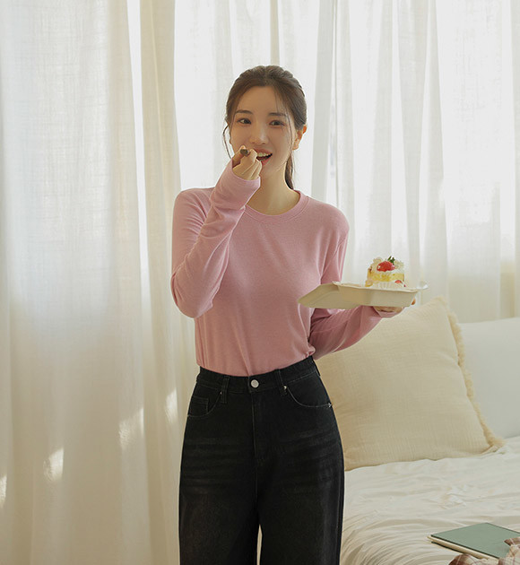 ★Matin Kim★ MATIN SMALL LINE LOGO STITCH CROP TOP IN PINK MATIN SMALL LINE LOGO STITCH CROP TOP IN PINK - MATINKIM