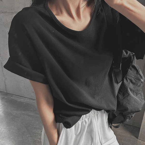 Matin Kim Matin Shade Logo Crop Top In Black | Basic Tees