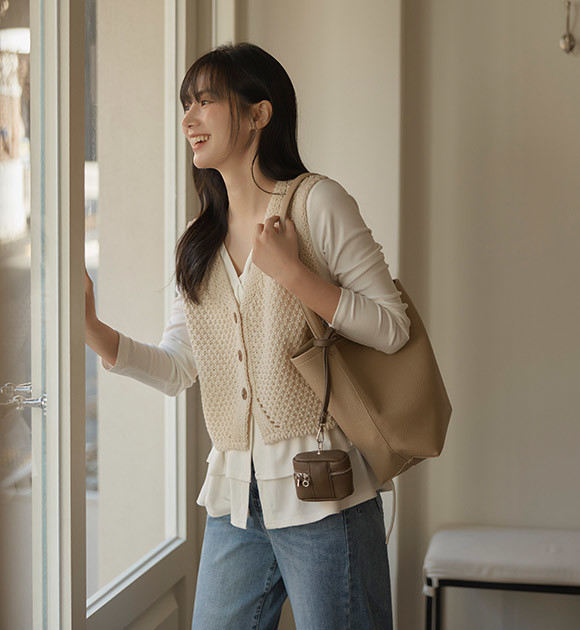 ニット・セーター IONSEOUL Sunday V-neck Stripe Knit JE1205 Voy Multi Color Striped V Neck Sweater Top – Social Threads