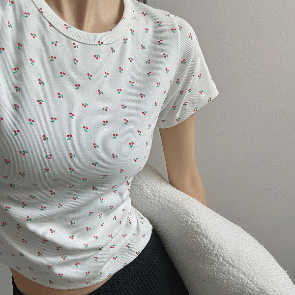 ☆KIRSH☆ Color Combination Crop T-Shirt Oatmeal COLOR COMBINATION CROP T-SHIRT [OATMEAL] - KIRSH | 60